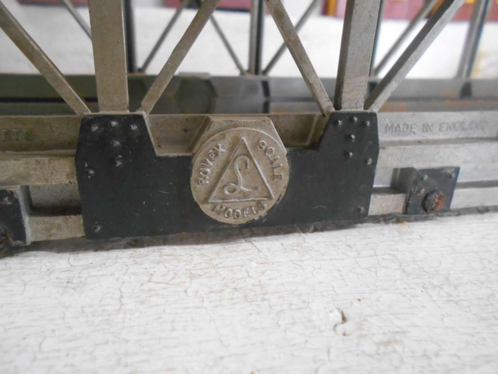 OO SCALE - TRIANG - BUILDINGS, BRIDGE & EQUIPMENT