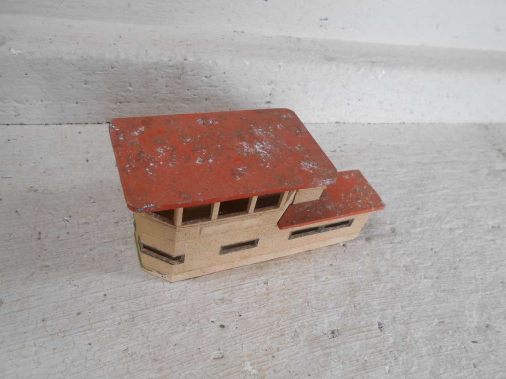 OO SCALE - HORNBY DUBLO - CONTROL TOWER