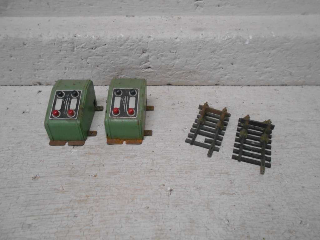 HO SCALE - FLEISCHMAN - X2 POINT SWITCHES + X2 STOP BLOCKS