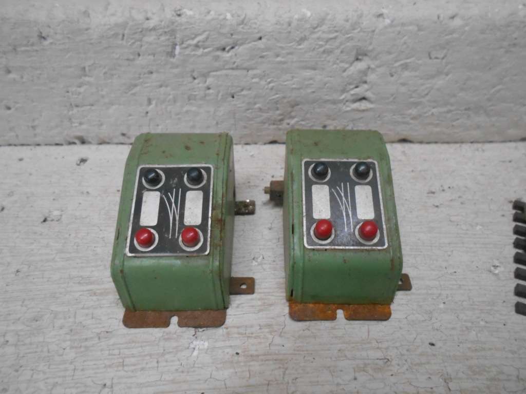 HO SCALE - FLEISCHMAN - X2 POINT SWITCHES + X2 STOP BLOCKS