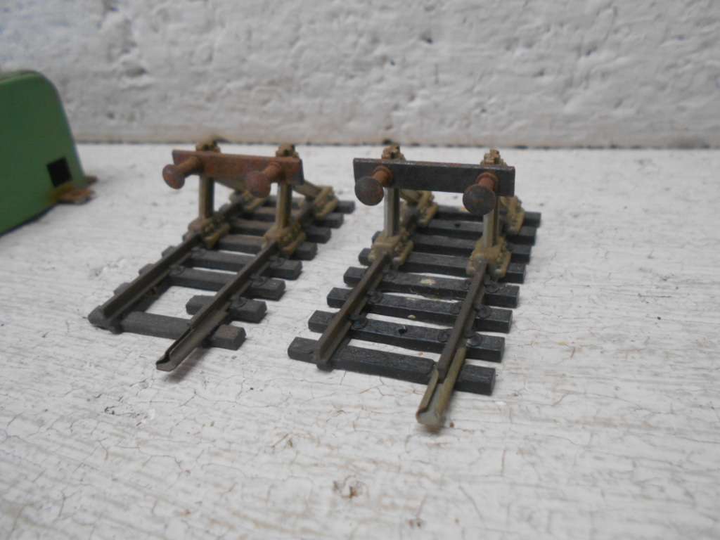 HO SCALE - FLEISCHMAN - X2 POINT SWITCHES + X2 STOP BLOCKS