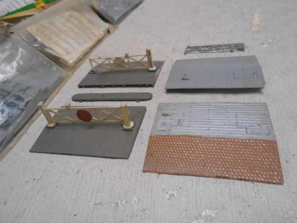 HO / OO SCALE - AIRFIX ITEMS