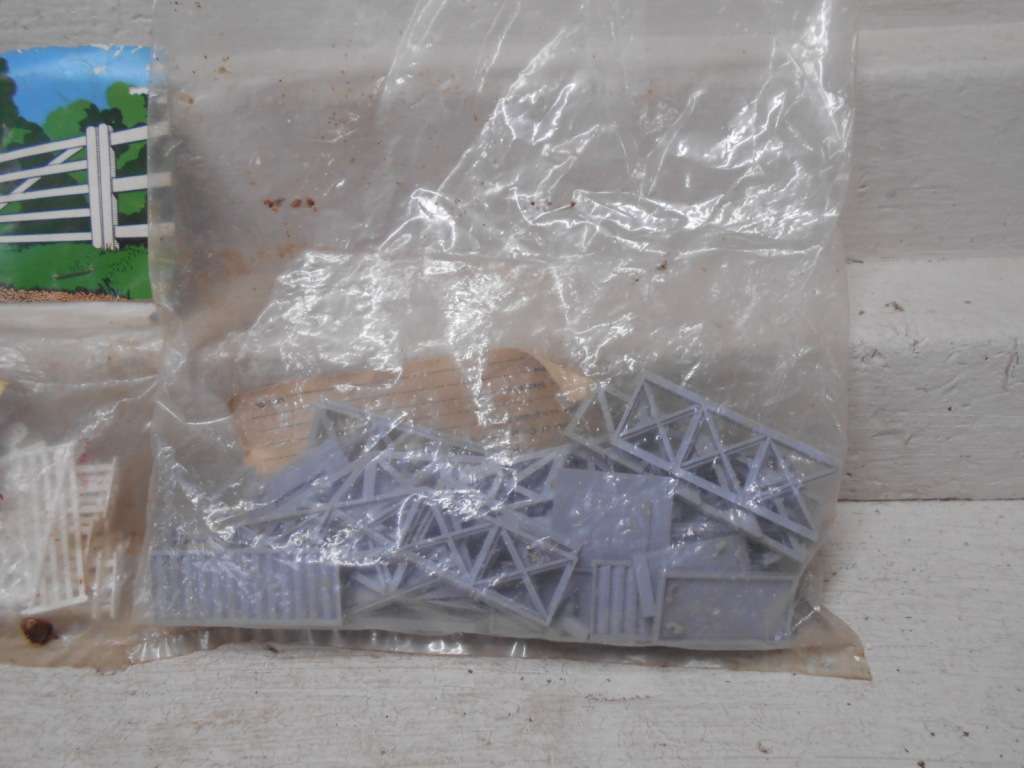 HO / OO SCALE - AIRFIX ITEMS