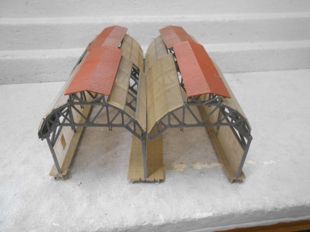 HO SCALE - STATION PLATFORM WITH CANOPYS