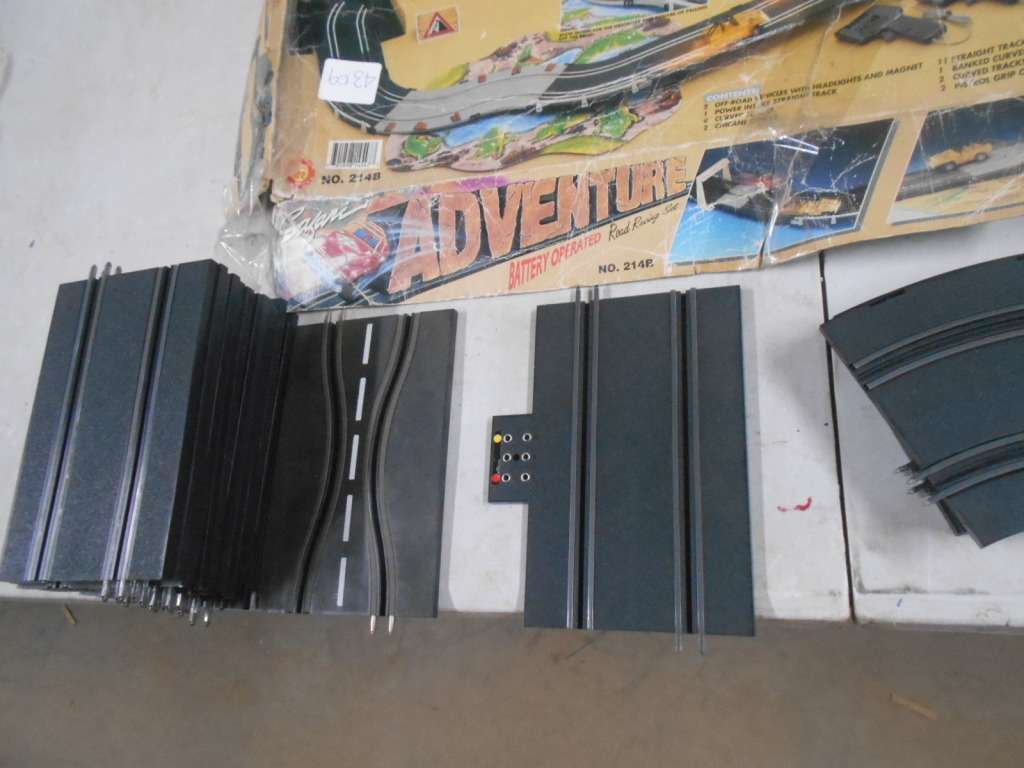 1:43 SCALE - SLOT RACE ADVENTURE SET - BOXED