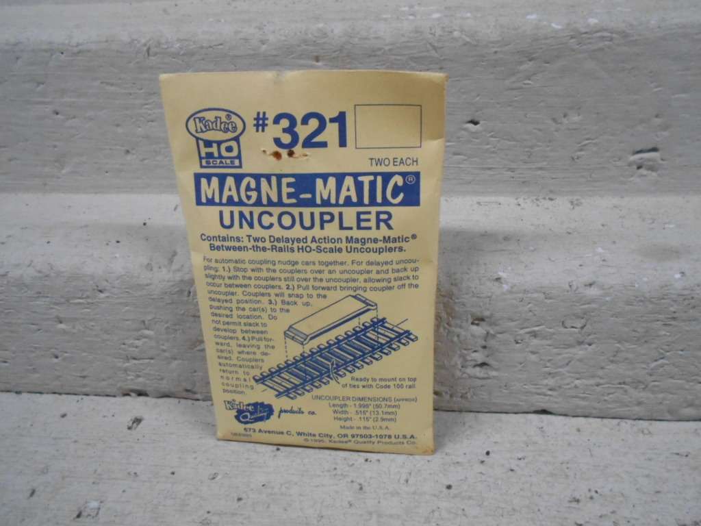 HO SCALE - KADEE - NO.321 UNCOUPLER - BOXED