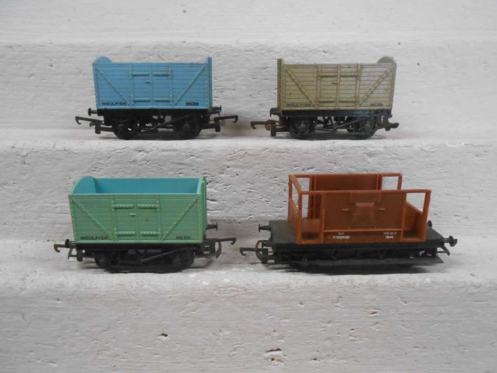 OO SCALE - HORNBY - GOODS WAGONS - X4