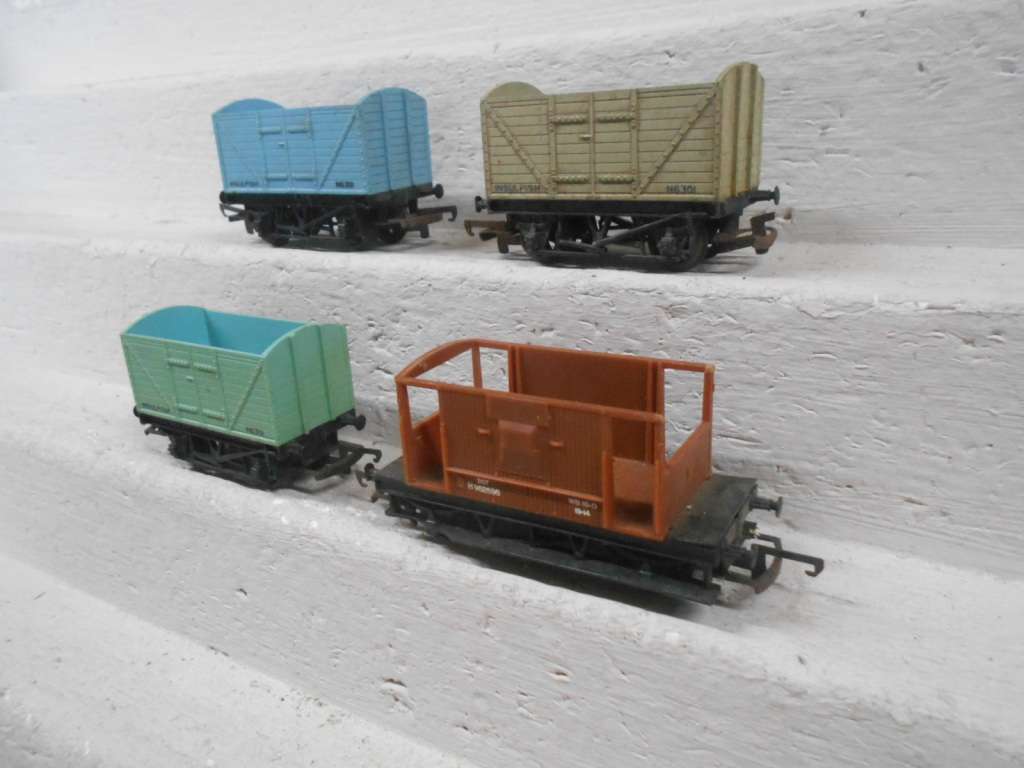 OO SCALE - HORNBY - GOODS WAGONS - X4