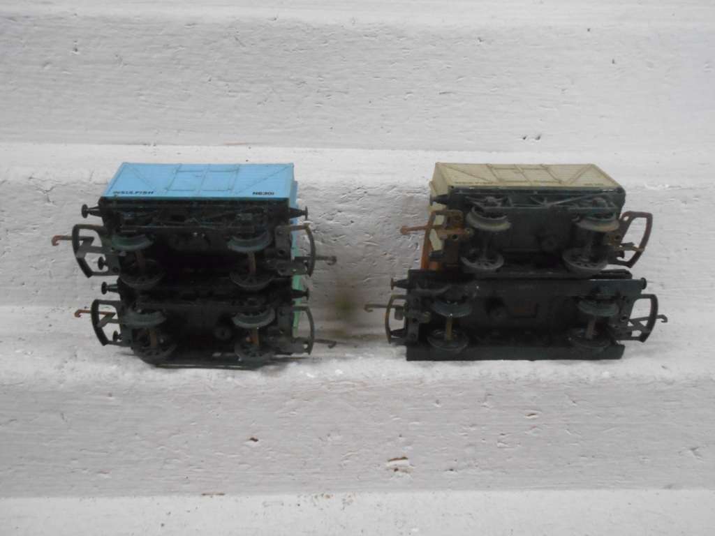 OO SCALE - HORNBY - GOODS WAGONS - X4