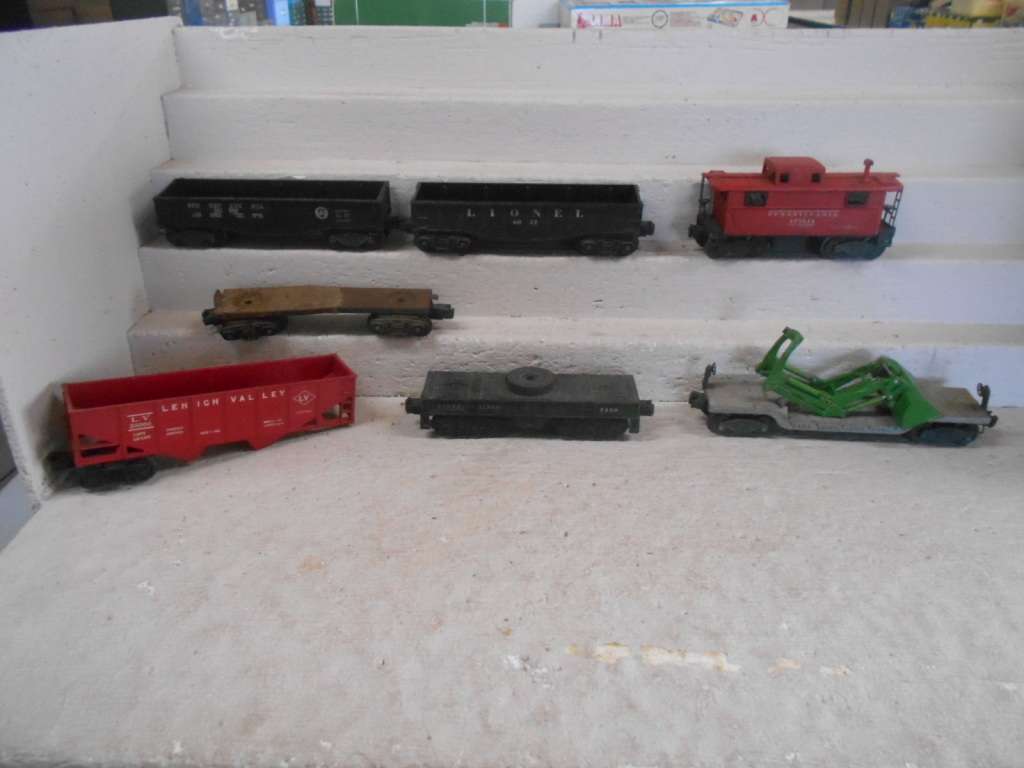 O SCALE - LIONEL LINES - GOODS WAGONS - X5 + SPARES