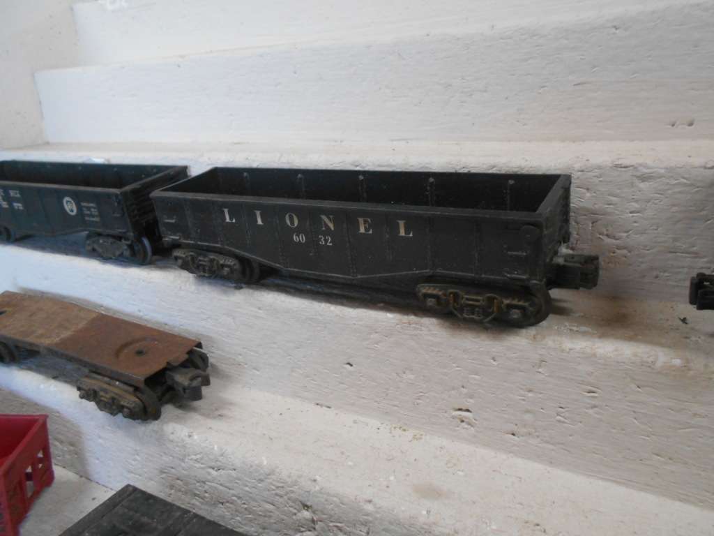 O SCALE - LIONEL LINES - GOODS WAGONS - X5 + SPARES