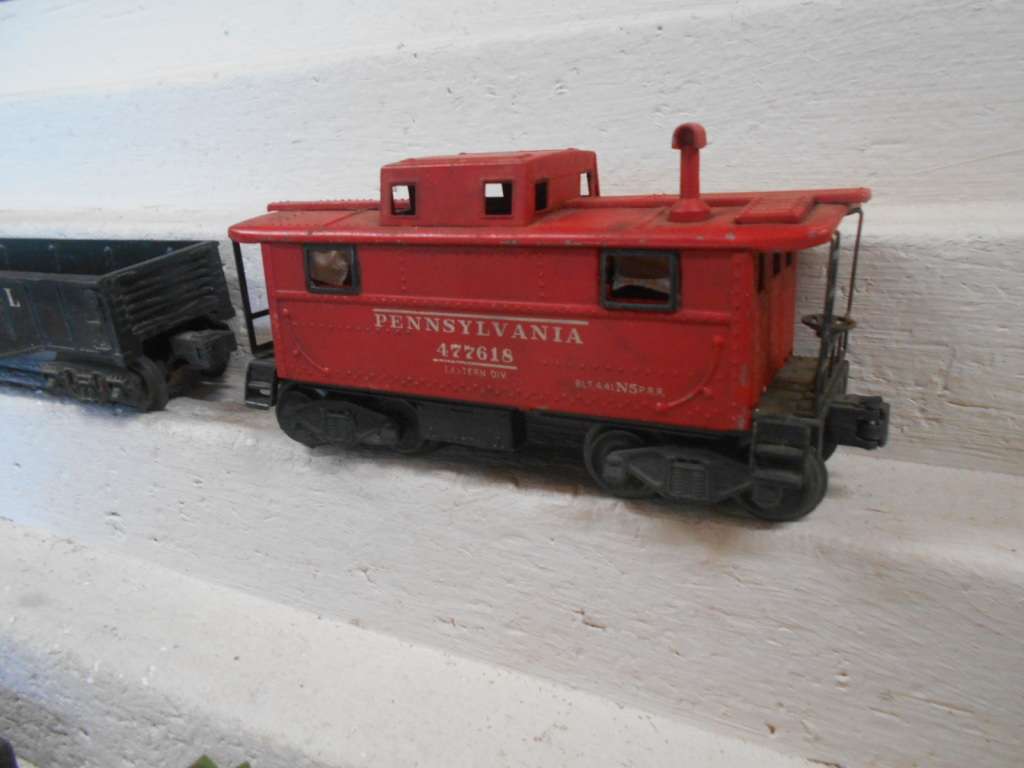 O SCALE - LIONEL LINES - GOODS WAGONS - X5 + SPARES