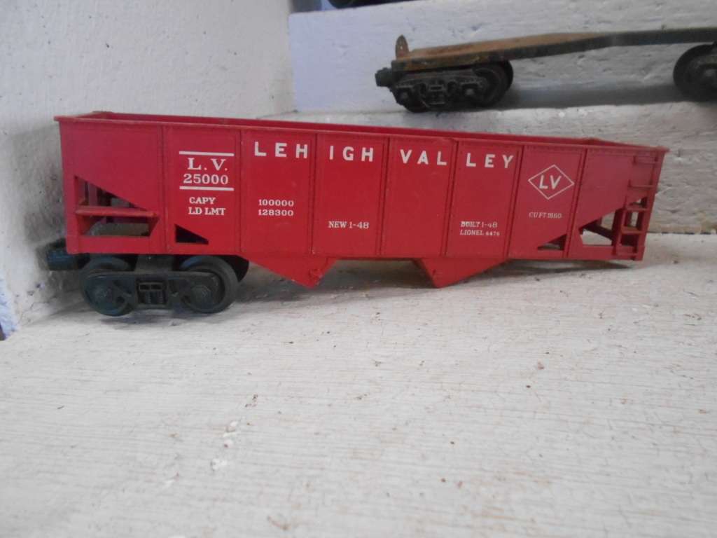 O SCALE - LIONEL LINES - GOODS WAGONS - X5 + SPARES