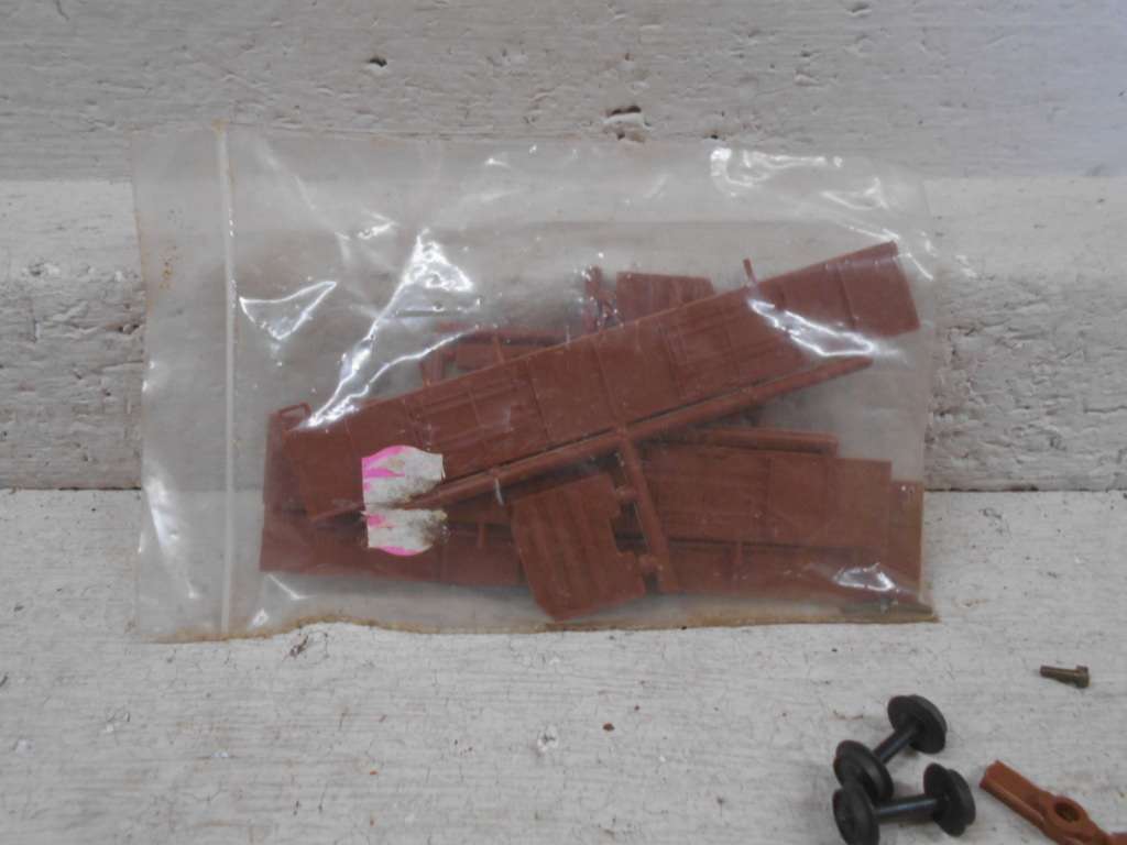 HO SCALE - SAR - B-WAGON -X3