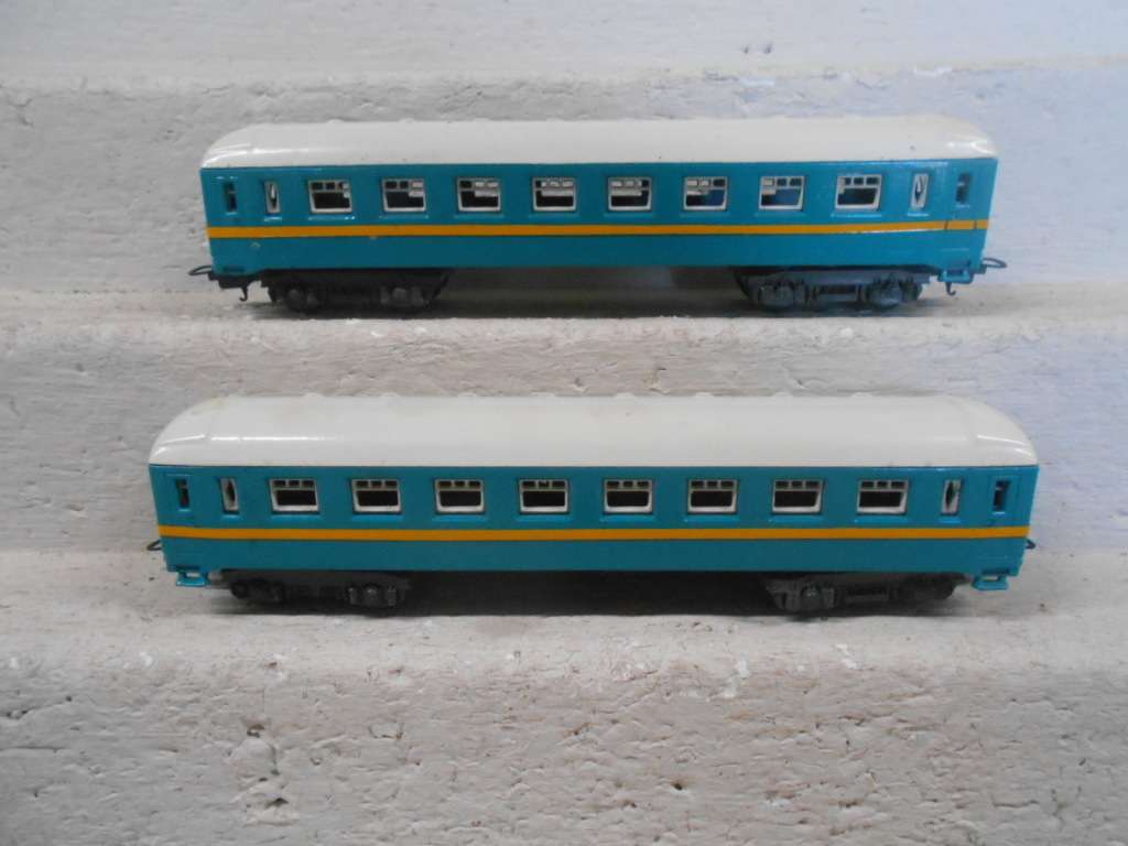 HO SCALE - LIMA - BLUE EXPRESS - COACHES - X2