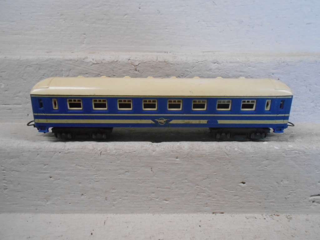HO SCALE - LIMA - BLUE EXPRESS - COACH