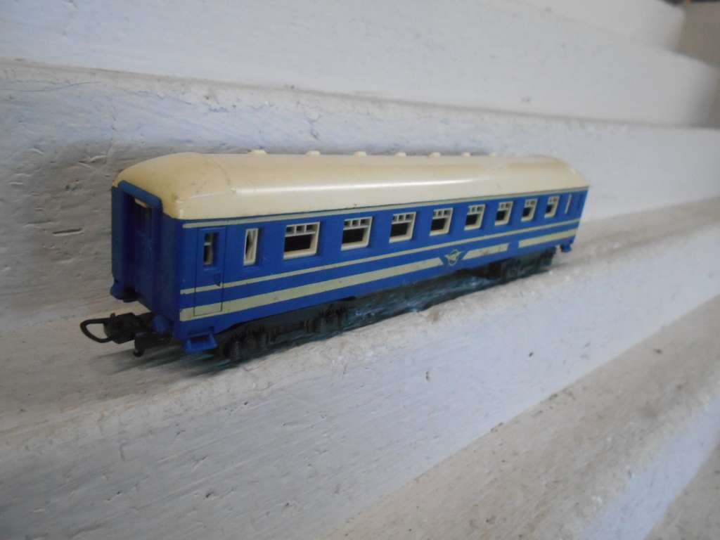 HO SCALE - LIMA - BLUE EXPRESS - COACH
