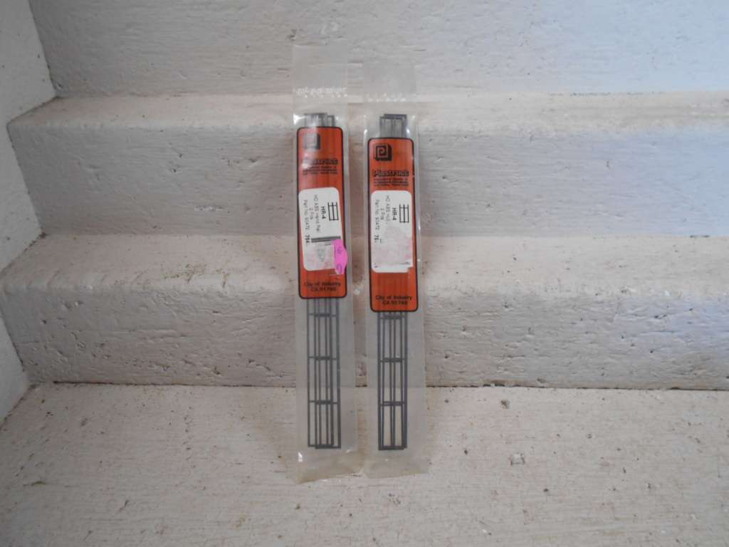 HO SCALE - ABS HAND RAILS - X2 PACKS - BOXED