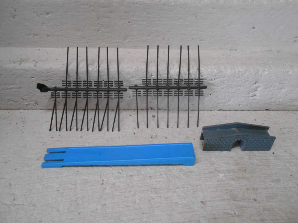 N SCALE - TELEPHONE POLES & EQUIPMENT