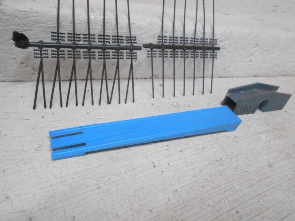 N SCALE - TELEPHONE POLES & EQUIPMENT