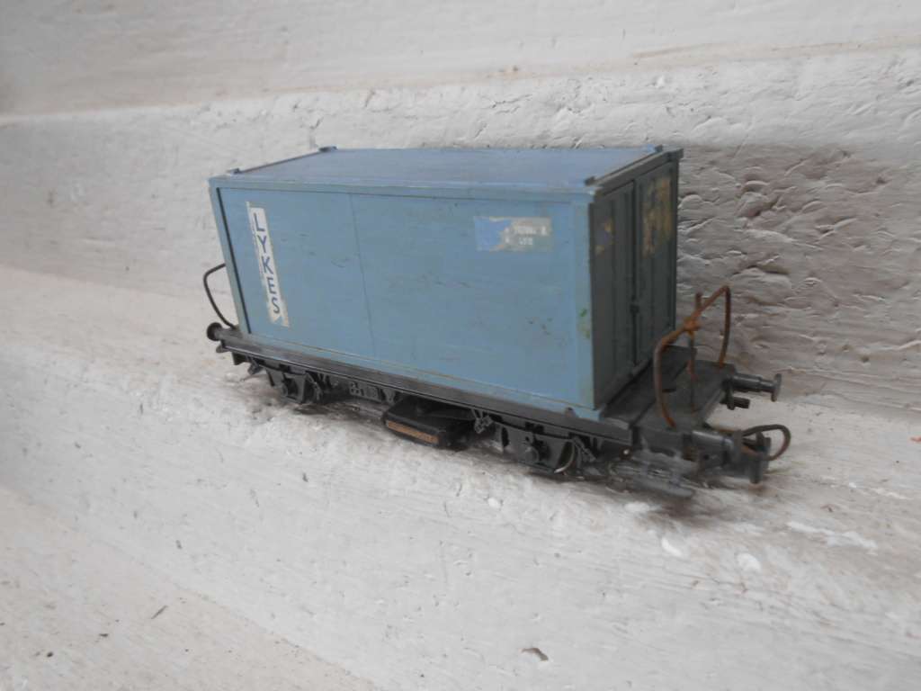 HO  SCALE - RIVEROSSI - TRACK  CLEANER