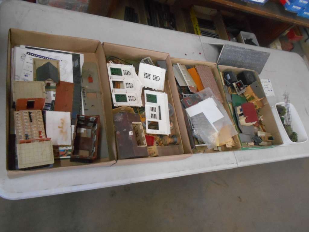 HO / OO SCALE - LARGE BUILDING SCRAP YARD - X4 BEER BOXES FULL