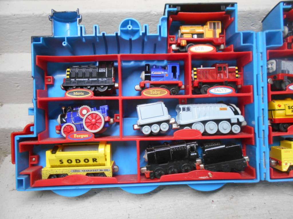 THOMAS & FRIENDS - LARGE COLLECTION OF LOCOMOTIVES AND ROLLING STOCK IN CARRY CASE