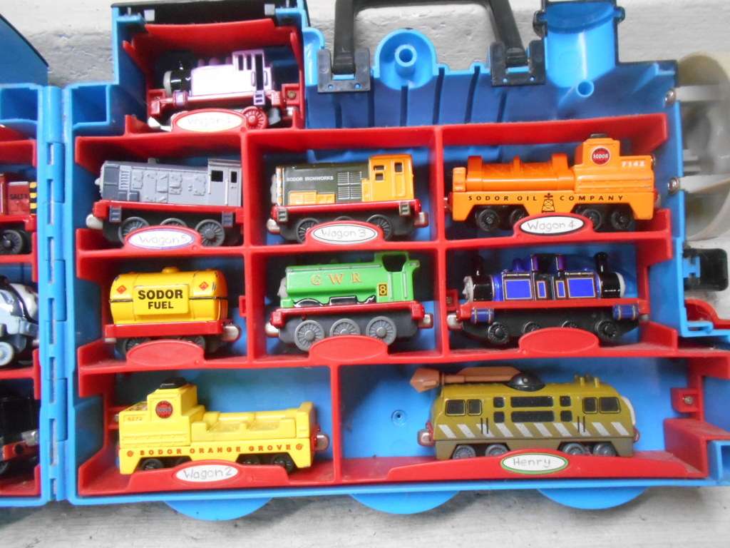 THOMAS & FRIENDS - LARGE COLLECTION OF LOCOMOTIVES AND ROLLING STOCK IN CARRY CASE