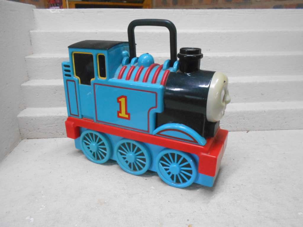 THOMAS & FRIENDS - LARGE COLLECTION OF LOCOMOTIVES AND ROLLING STOCK IN CARRY CASE