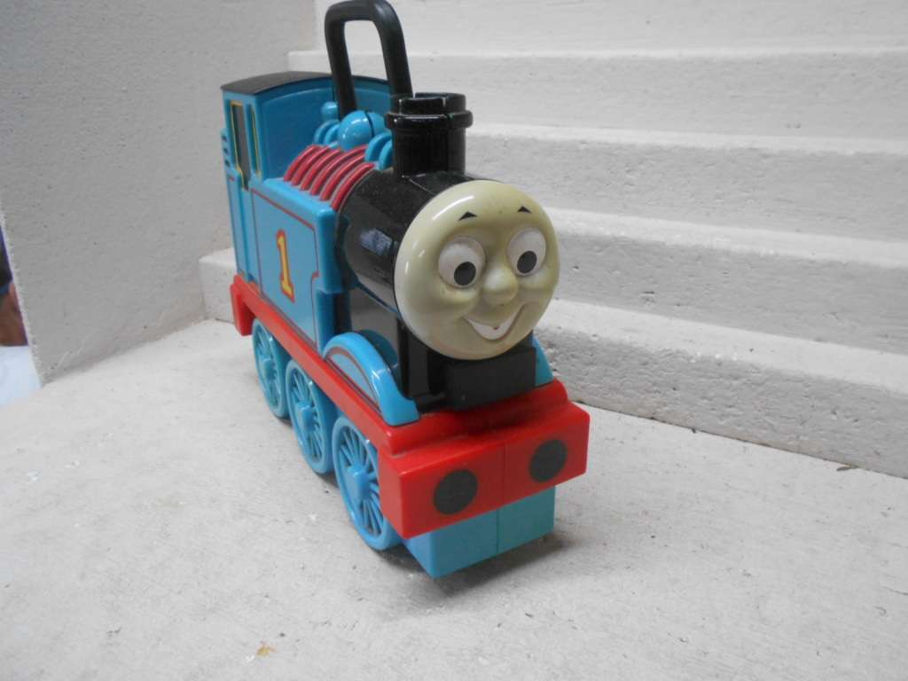 THOMAS & FRIENDS - LARGE COLLECTION OF LOCOMOTIVES AND ROLLING STOCK IN CARRY CASE