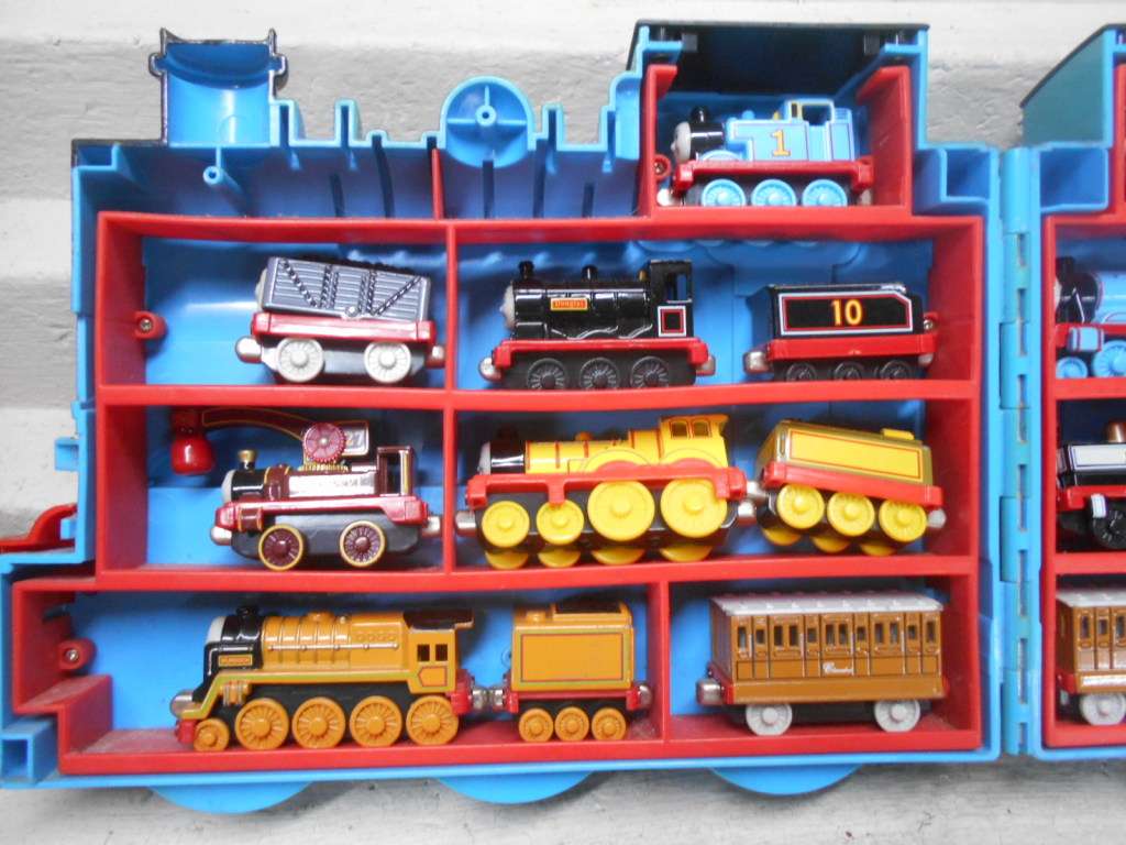 THOMAS & FRIENDS - LARGE COLLECTION OF LOCOMOTIVES AND ROLLING STOCK IN CARRY CASE