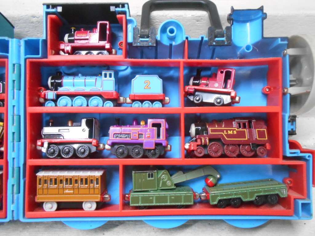 THOMAS & FRIENDS - LARGE COLLECTION OF LOCOMOTIVES AND ROLLING STOCK IN CARRY CASE