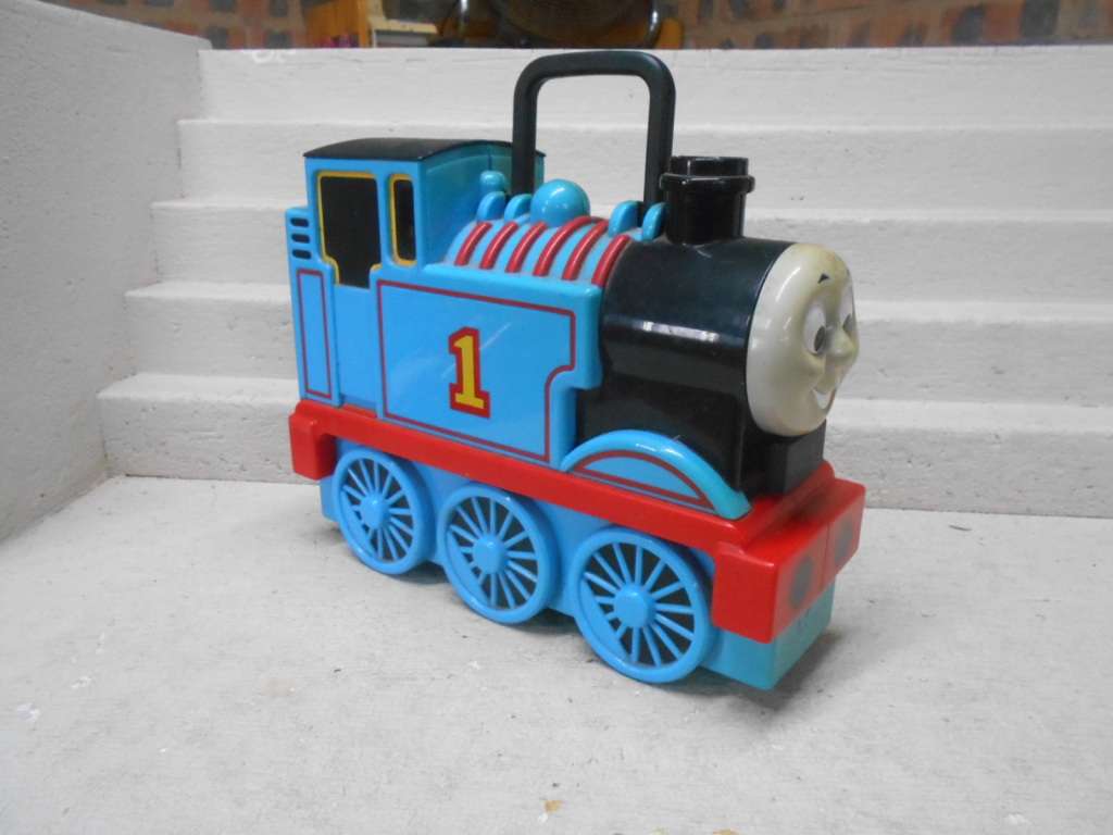 THOMAS & FRIENDS - LARGE COLLECTION OF LOCOMOTIVES AND ROLLING STOCK IN CARRY CASE