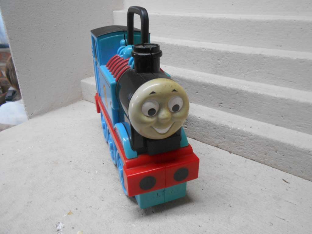 THOMAS & FRIENDS - LARGE COLLECTION OF LOCOMOTIVES AND ROLLING STOCK IN CARRY CASE