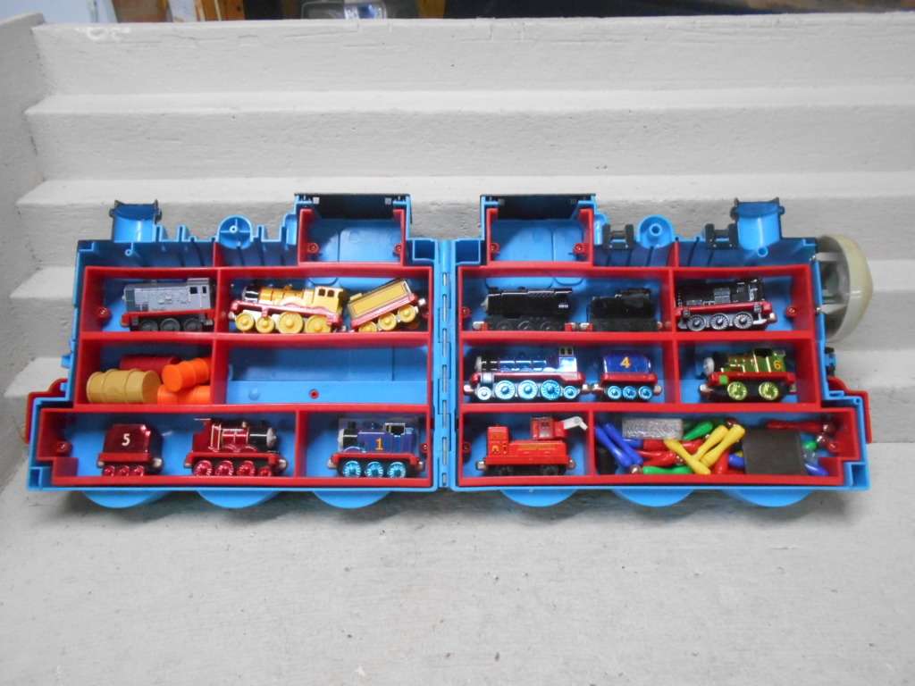 THOMAS & FRIENDS - LARGE COLLECTION OF LOCOMOTIVES AND ROLLING STOCK IN CARRY CASE