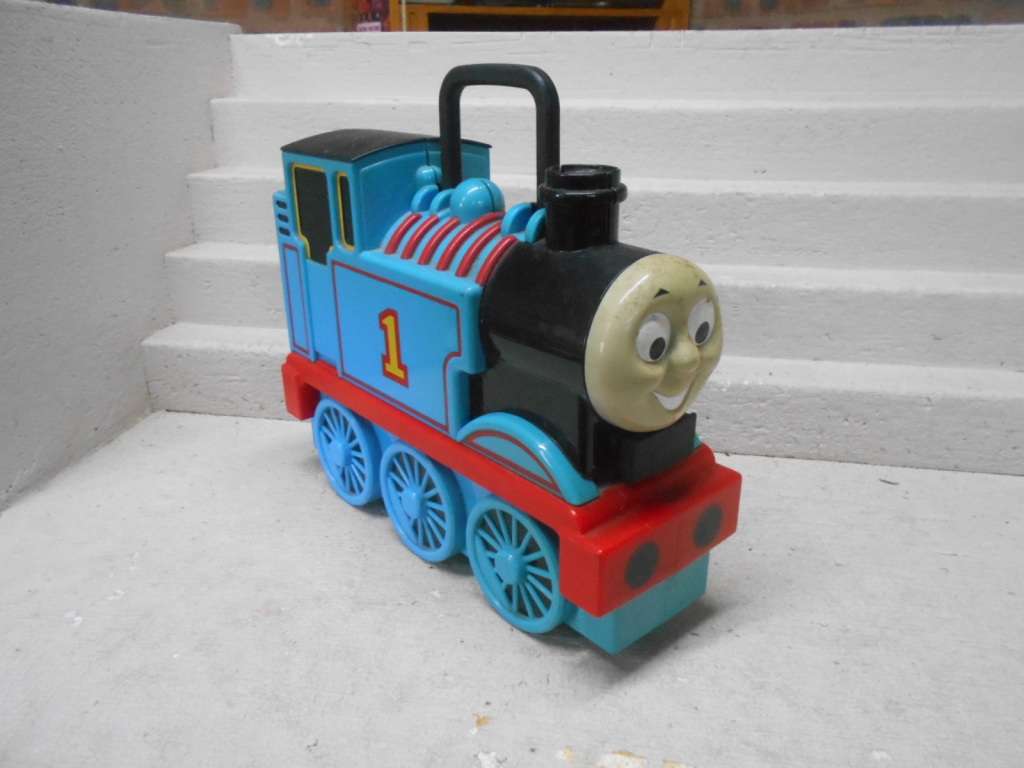 THOMAS & FRIENDS - LARGE COLLECTION OF LOCOMOTIVES AND ROLLING STOCK IN CARRY CASE