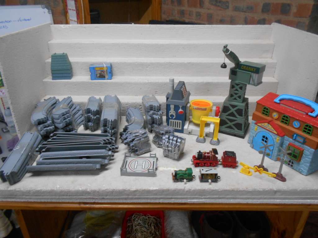 THOMAS & FRIENDS - LARGE COLLECTION ACCESSORIES AND X1 LOCOMOTIVE