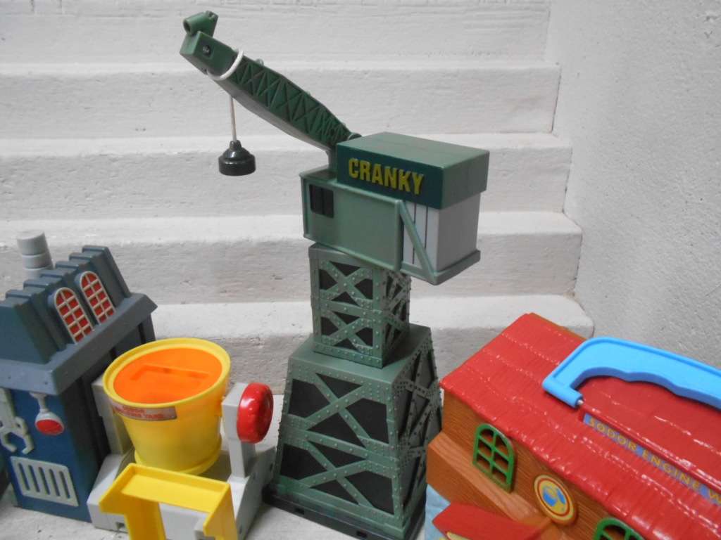 THOMAS & FRIENDS - LARGE COLLECTION ACCESSORIES AND X1 LOCOMOTIVE