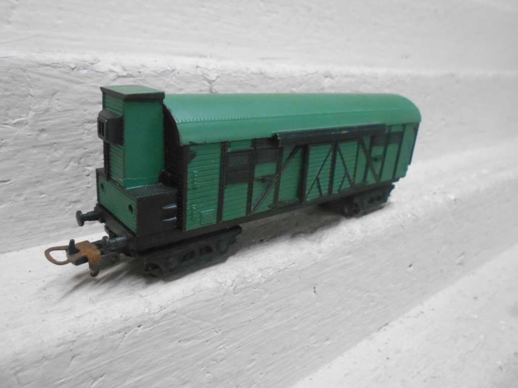 HO SCALE - LIMA - GREEN GUARDS VAN