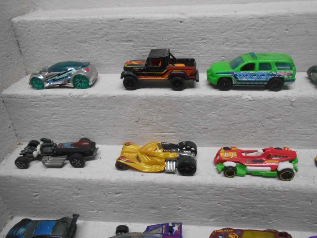 HOT WHEELS - VARIOUS DIE CAST MODELS - X44