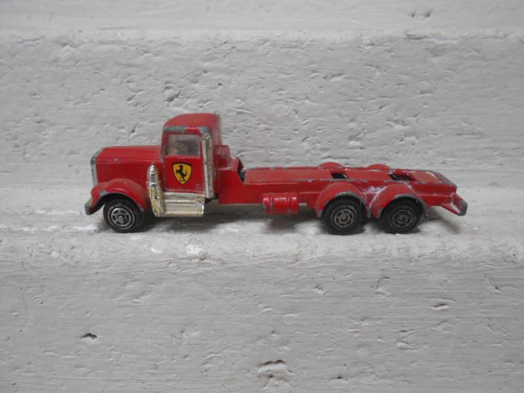 CORGI - KENWOOD TRUCK - FERRARI LOGO