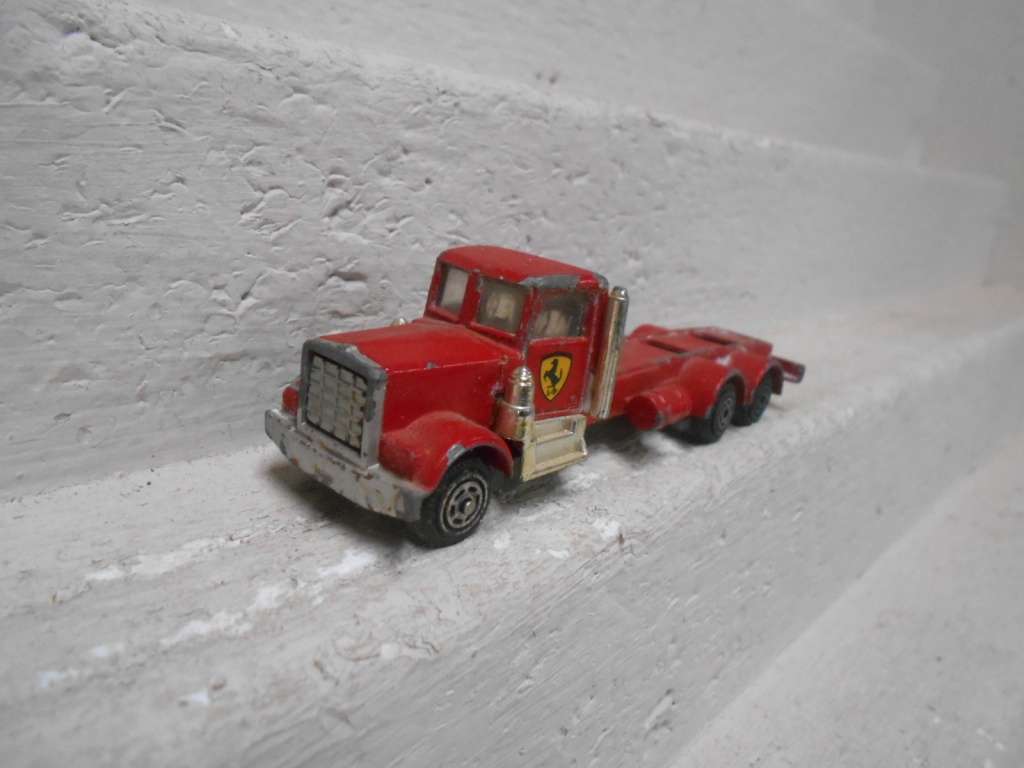 CORGI - KENWOOD TRUCK - FERRARI LOGO