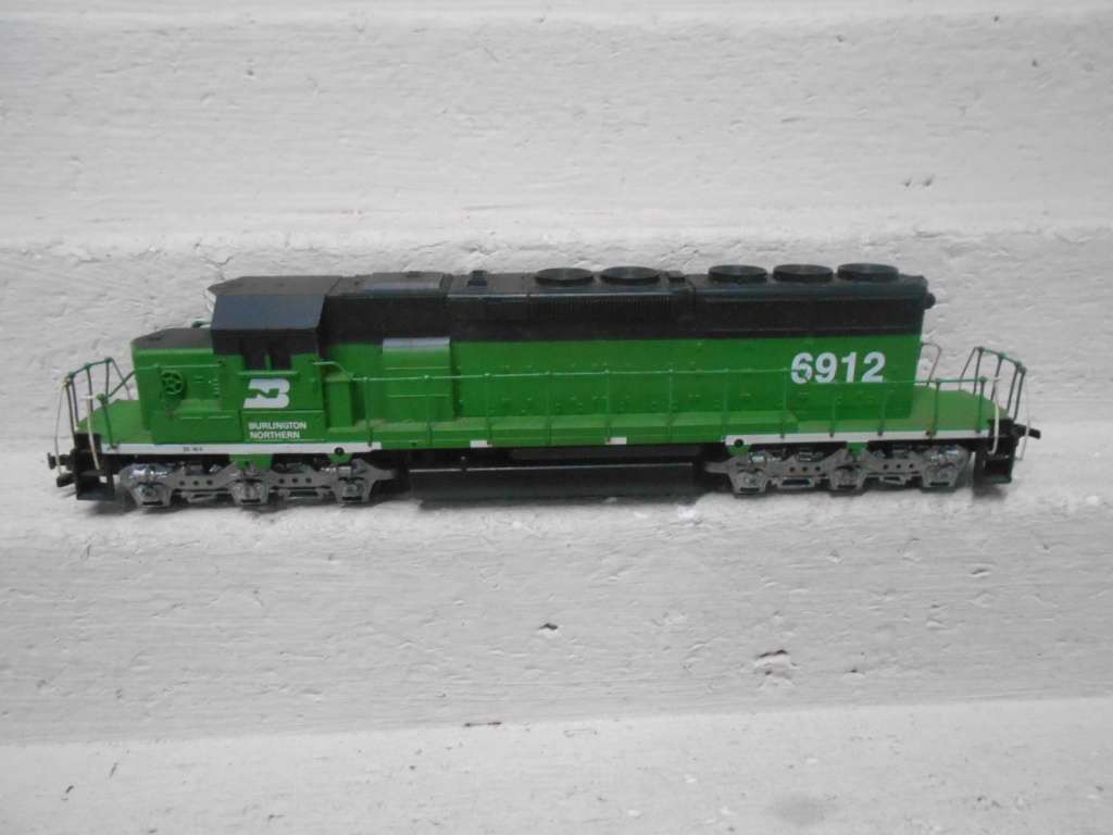 HO SCALE - ATHEARN - BURLINGTON NORTHERN - DUMMY DIESEL LOCOMOTIVE