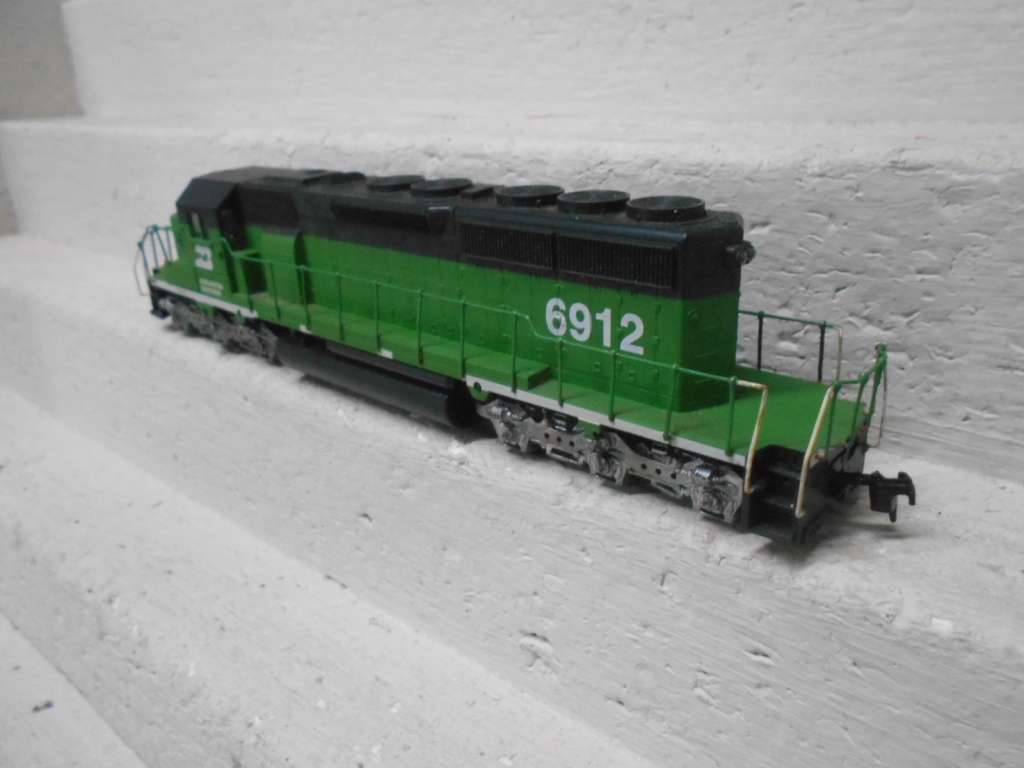 HO SCALE - ATHEARN - BURLINGTON NORTHERN - DUMMY DIESEL LOCOMOTIVE