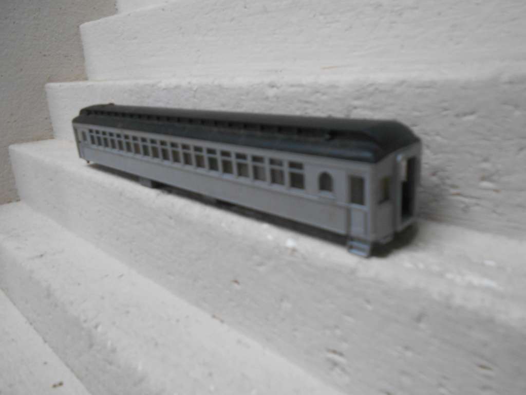 HO SCALE- RIVEROSSI - COACH BODY ONLY