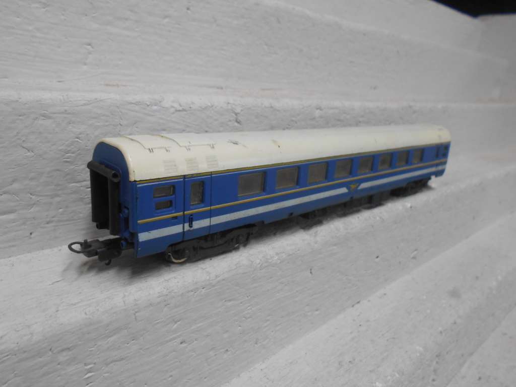 HO SCALE- LIMA - SAR - BLUE TRAIN  COACH