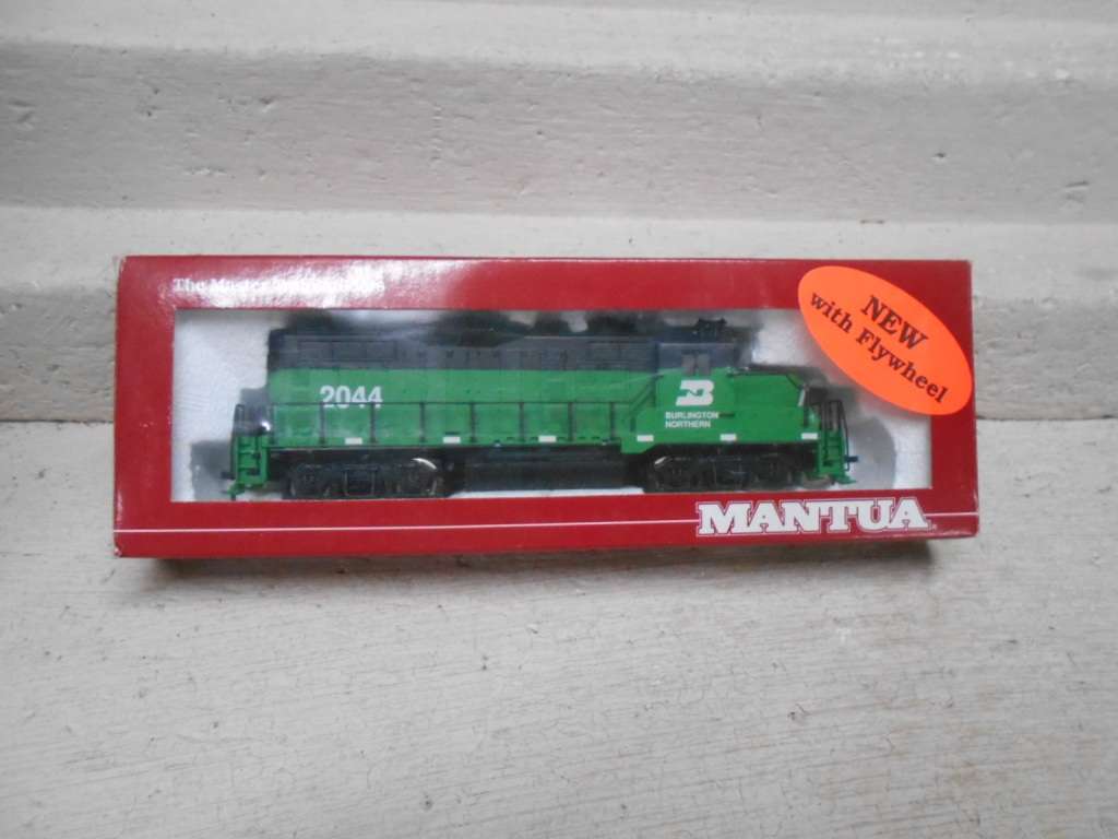 HO SCALE - MANTUA - BURLINGTON NORTHERN GP20 DIESEL LOCOMOTIVE - BOXED