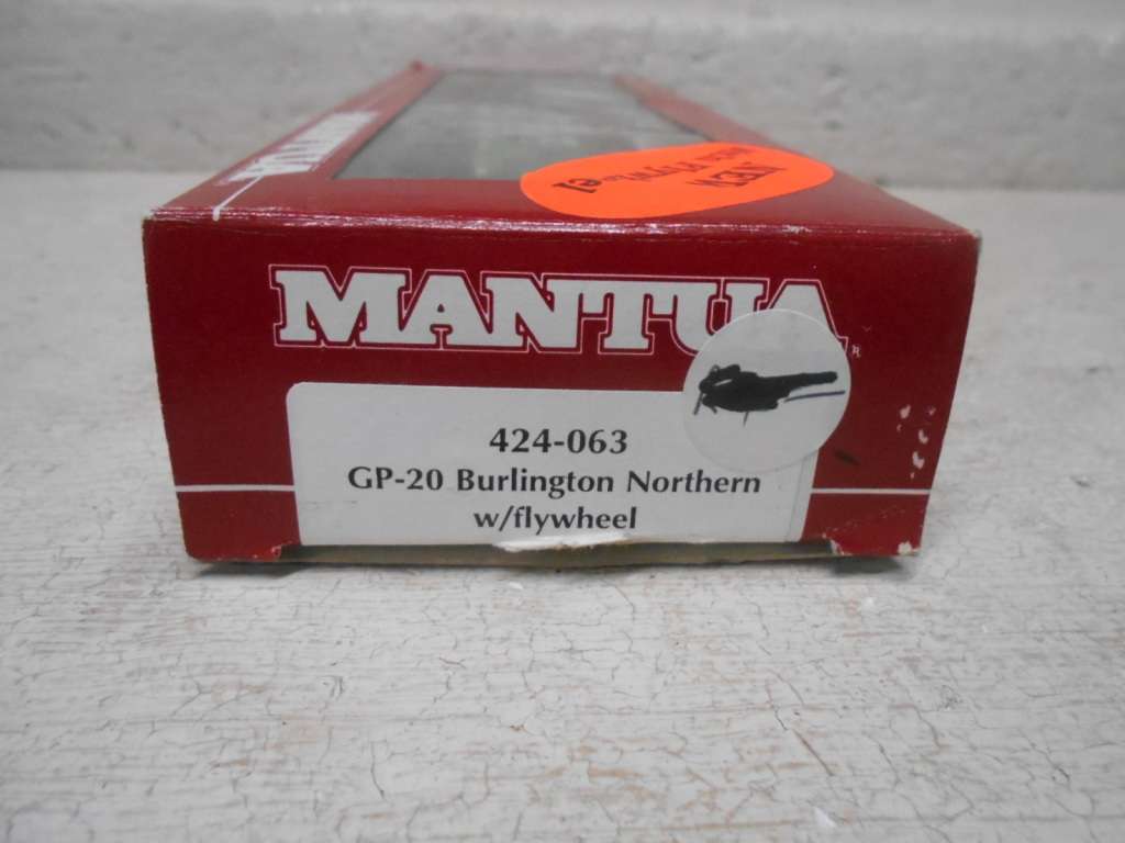 HO SCALE - MANTUA - BURLINGTON NORTHERN GP20 DIESEL LOCOMOTIVE - BOXED