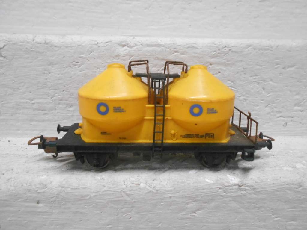 HO SCALE- LIMA - YELLOW TWIN TANKER