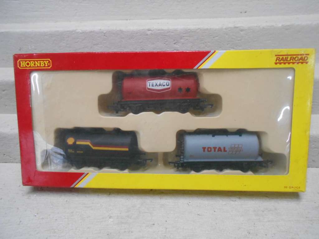 OO SCALE - HORNBY - PETROL TANKER SET - X3 - BOXED